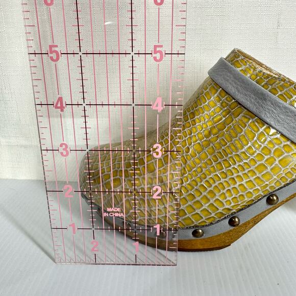 SANITA Embossed Leather Wooden Heel Clogs Size 39 Yellow Boho Festival Hippie - Picture 15 of 16